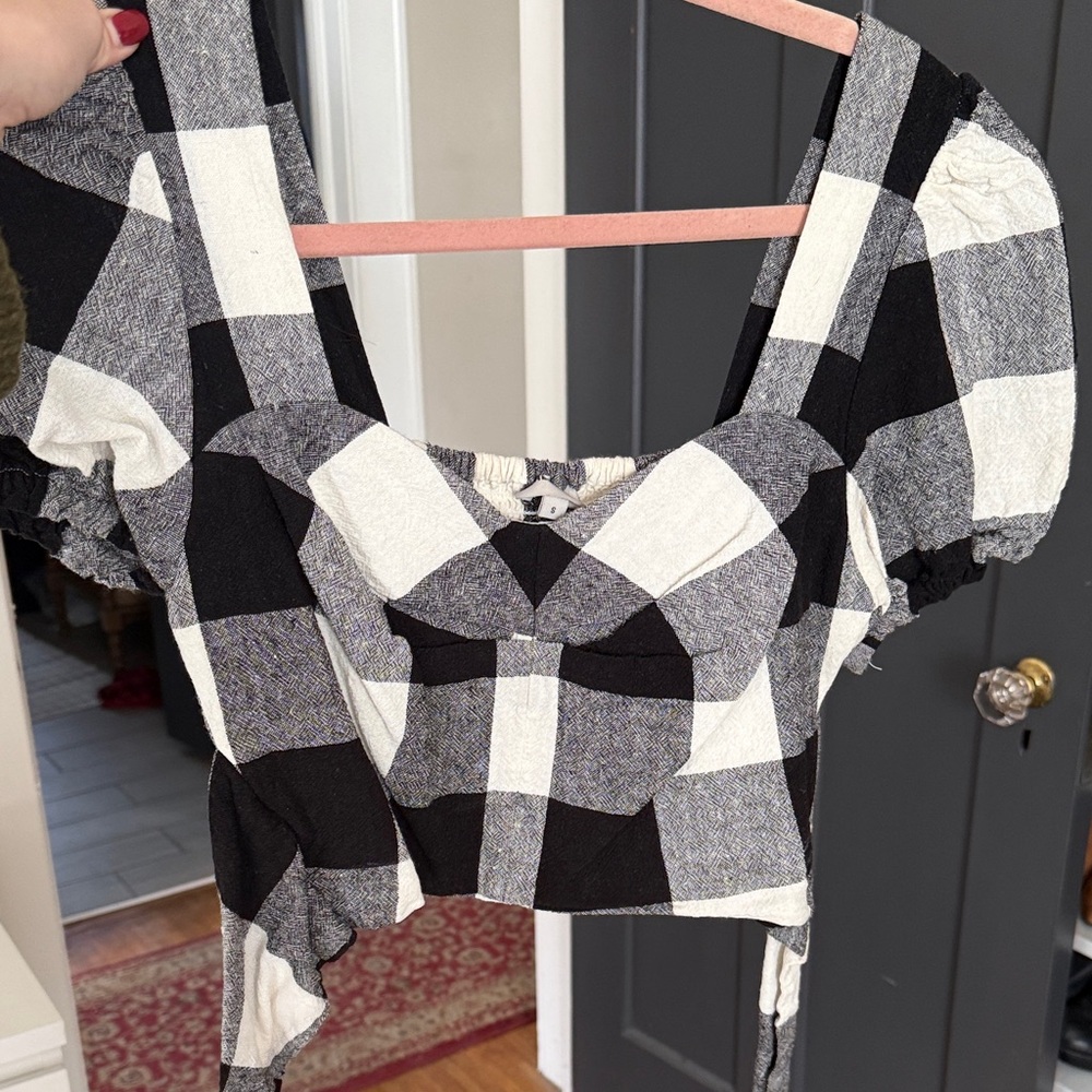 The Odells Black & White Plaid Puff-Sleeve Cropped Top